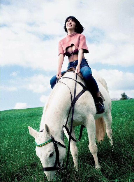 Elaiza Ikeda pretty actress photos