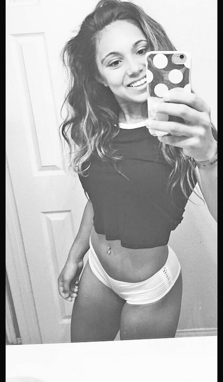 Shari G star nude image