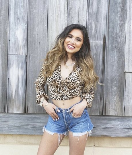 Shari G nudes star image