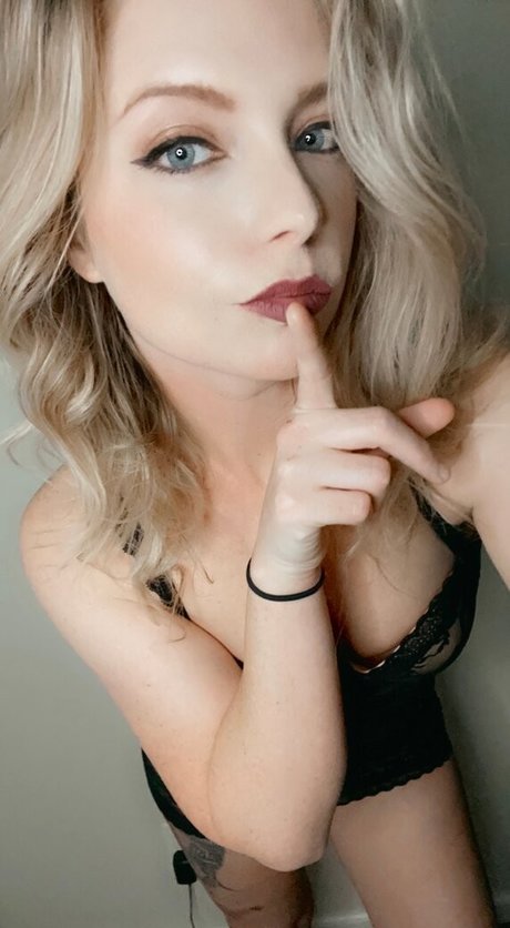 Dearjess 1 pornographic actress image