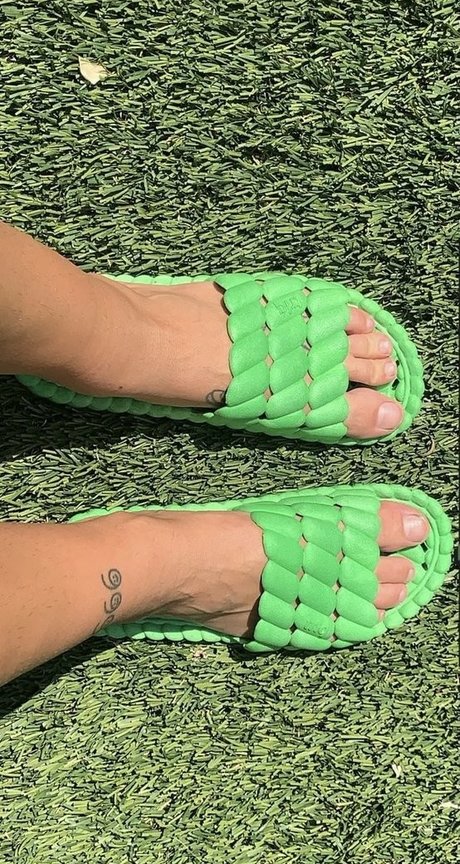 Caitlin Stasey hd star pic