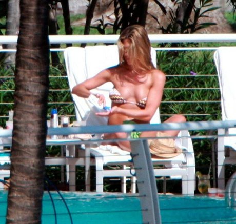 Jennifer Anniston hot model picture