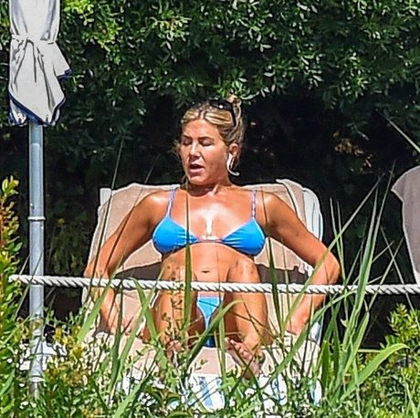 Jennifer Anniston pornstar sexy pictures