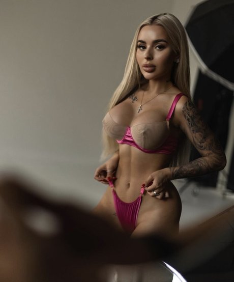 Vlada Capeloon porn model archive