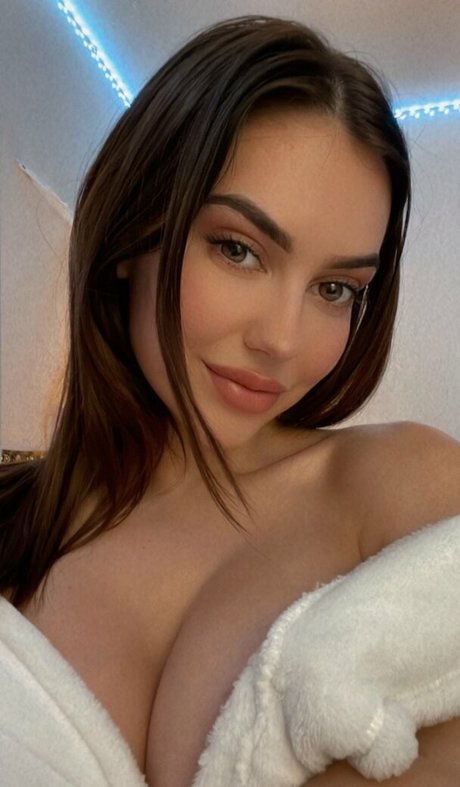 OliviaMaeBae star images