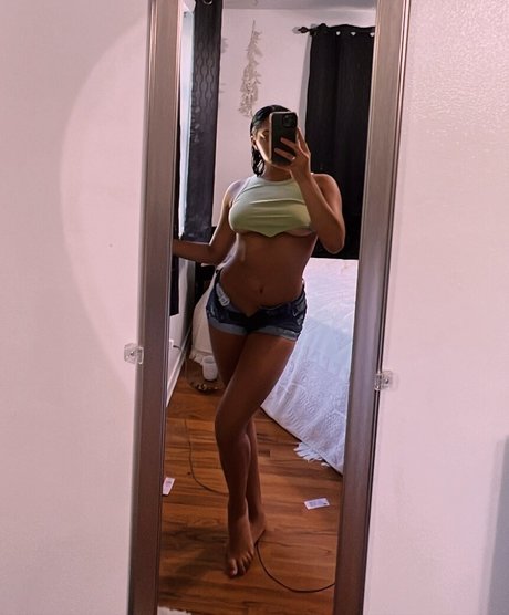 Izzy Clark exclusive model galleries