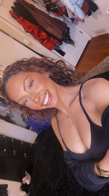 Izzy Clark pretty pornstar pictures