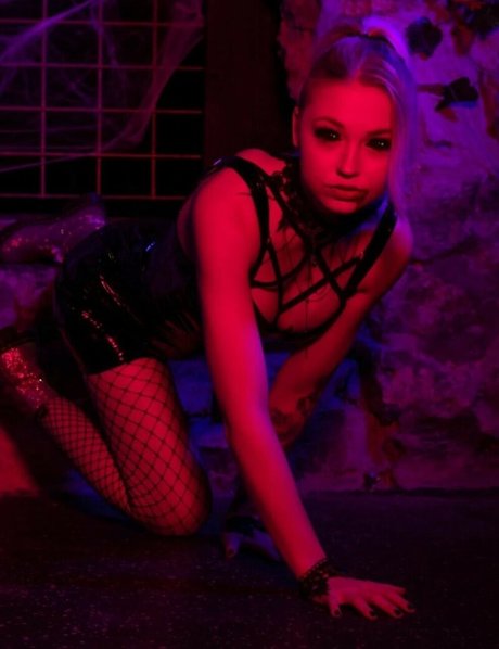 Sinchen nude actress archive