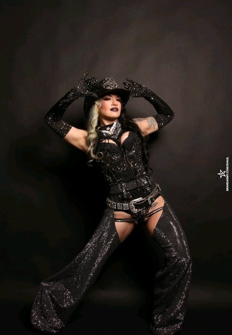 Shaul Guerrero model perfect picture