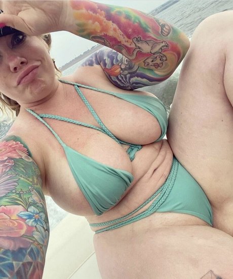 Miss lizzypink perfect model image