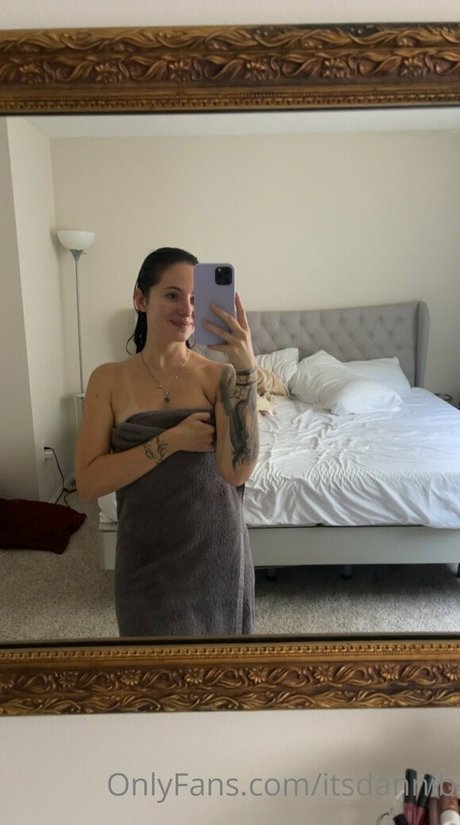 ItsdanniB pornstar archive