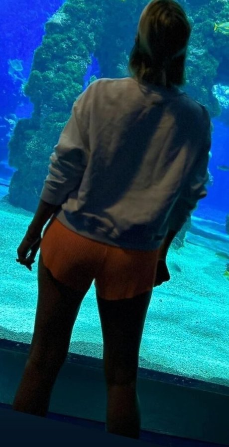 Sarah Connor nude model photo