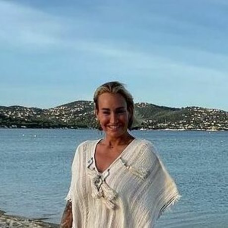 Sarah Connor pretty model photos