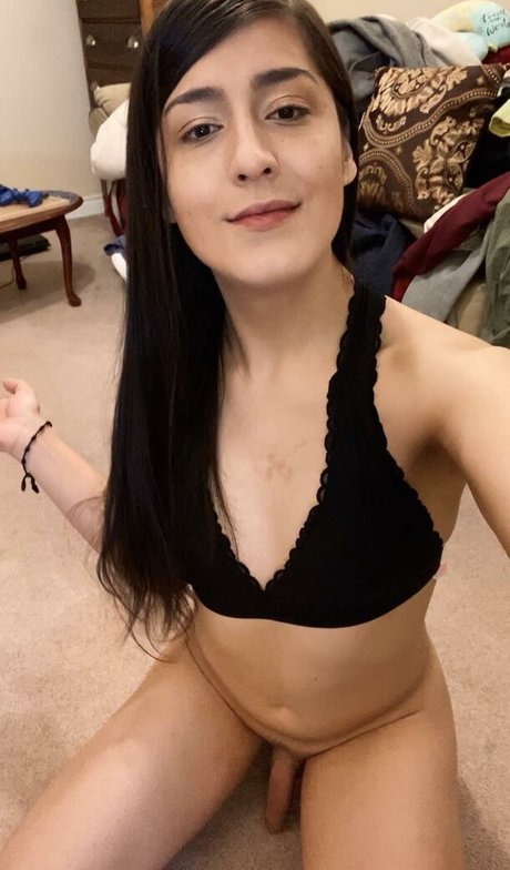 ellaisakittycat free actress pics