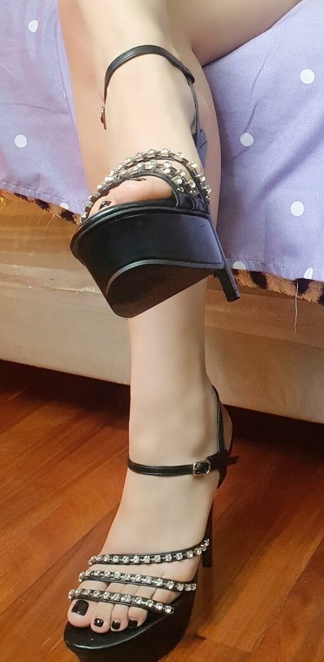 tiffs paradise sexy actress images