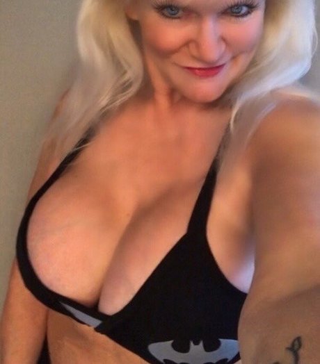 Sandie Lee exclusive star images