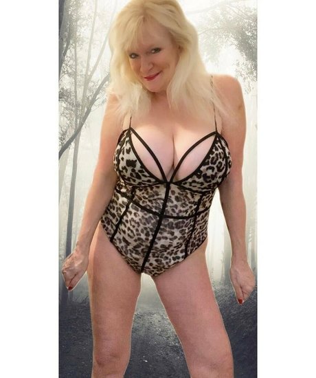 Sandie Lee pornstar sexy archive