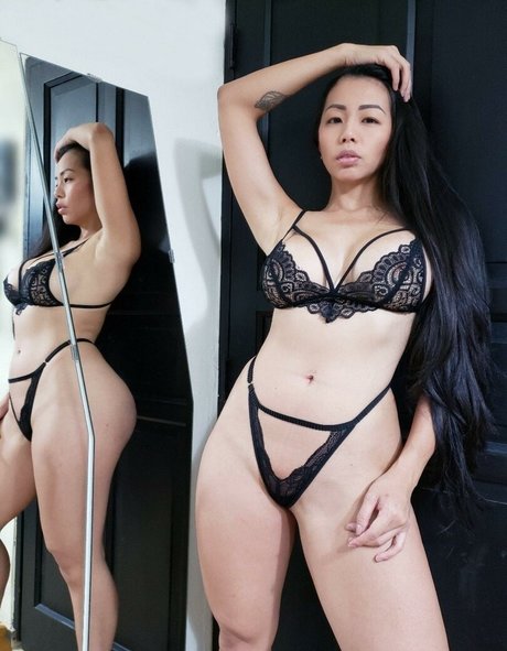 Shannylam8 naked pornstar img