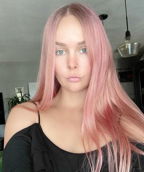 Athena Lundberg model high quality gallery