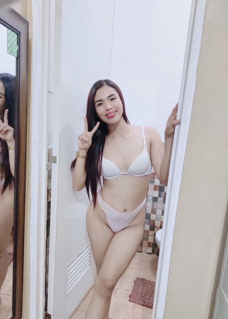 Moniica Hija model free pics