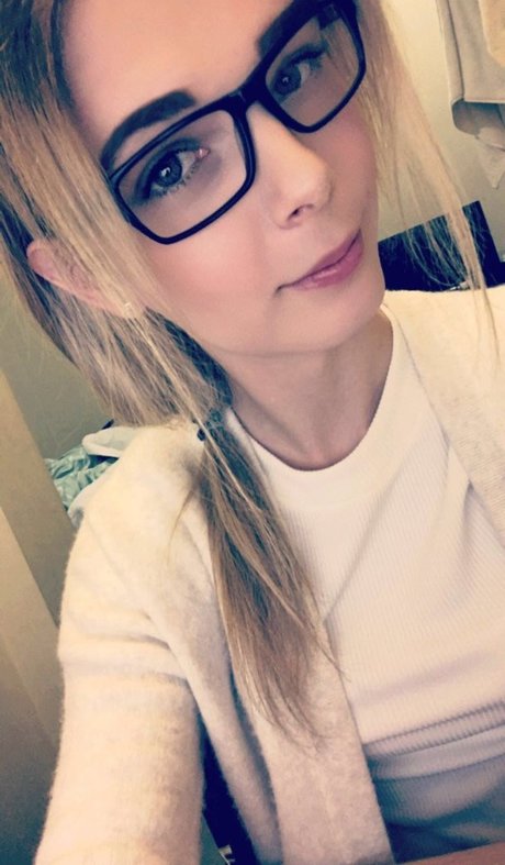 Julie Prim hd model image