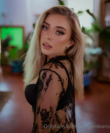 Whisper Evans pretty model picture