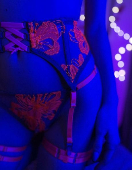 Maryvi top actress pics