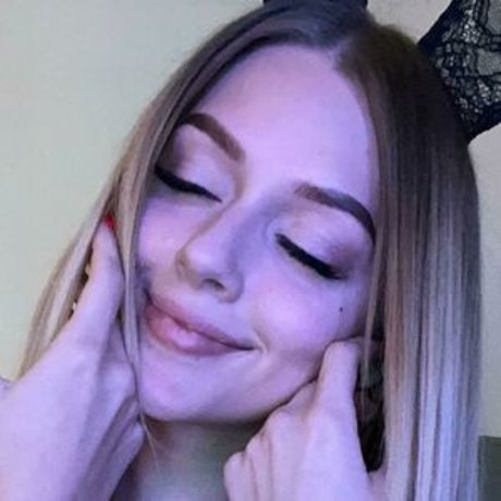 Maryvi naked pornstar image