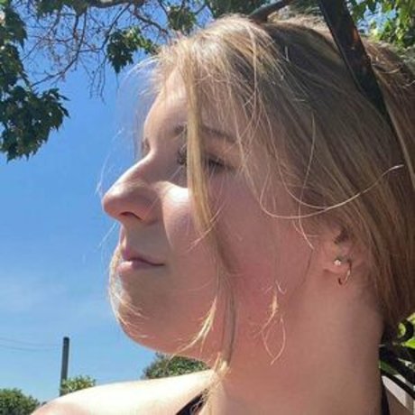 emlepage18 model perfect picture