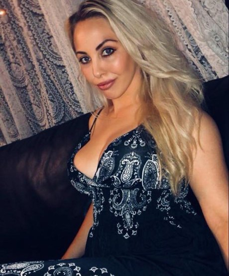 Evie Leana nice model photos