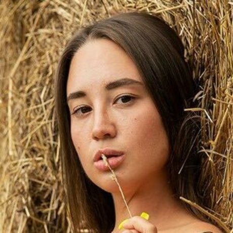 Pretty Mary free model photo