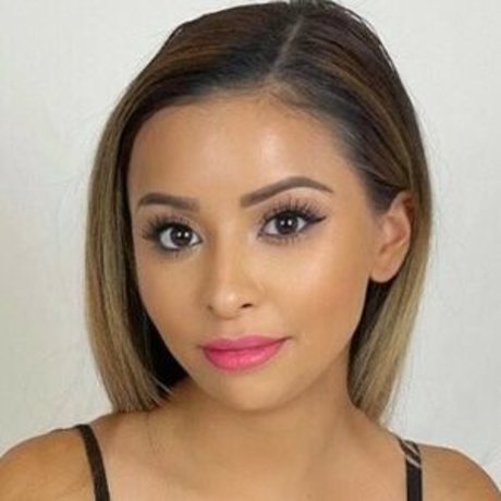 Iris In The Kitchen porn actress pics