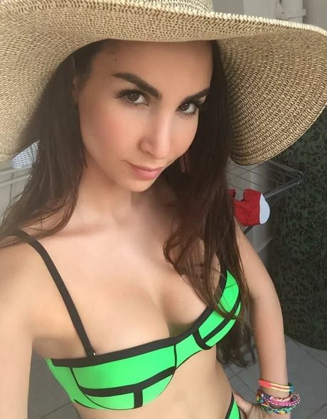 Sila Sahin nice actress pic