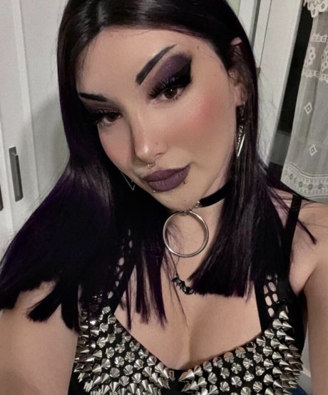 Draculonaa naked pornstar photo