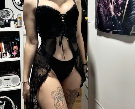 Draculonaa star exclusive pic