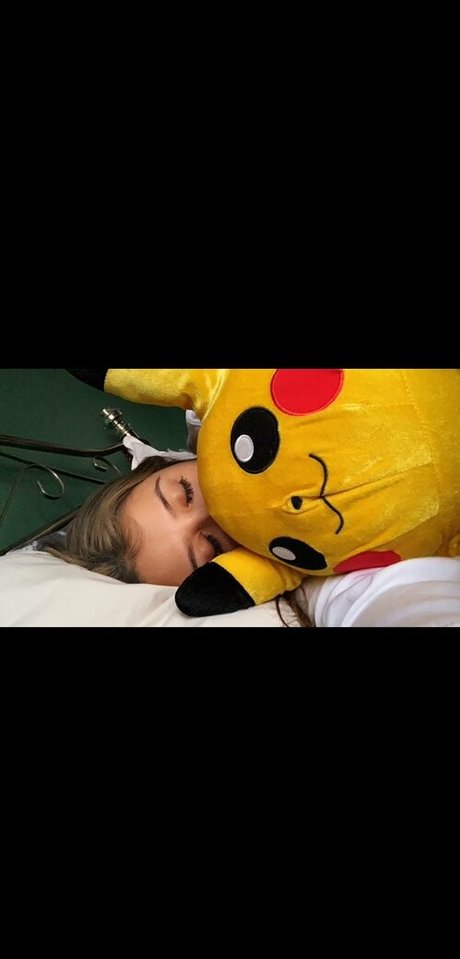 Zara Zahir porn model images