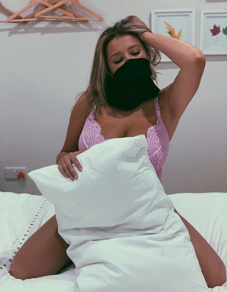 Zara Zahir erotic actress galleries