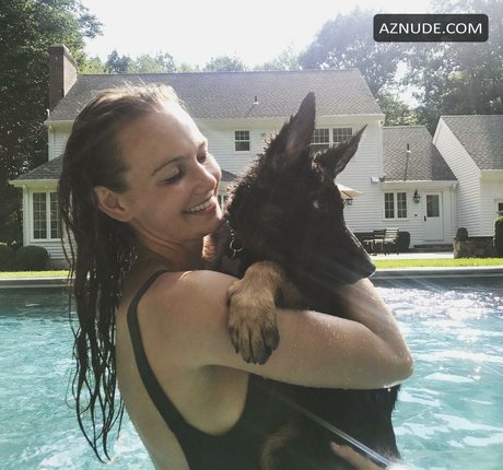 Andi Matichak model pretty pictures