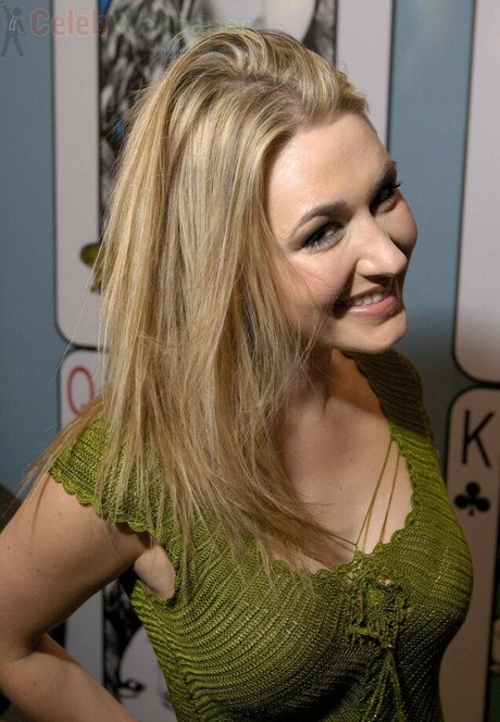 Andrea Lowell beautiful star photo