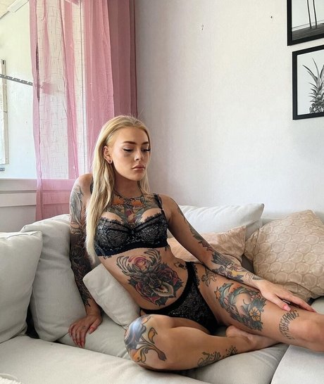 Aurajoutsenlampi naked model photos