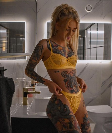 Aurajoutsenlampi hot actress photos