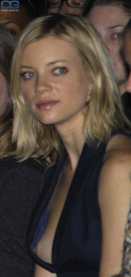 Amy Lysle Smart hot actress photo