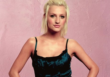 Ashlee Nicole Simpson free star pic