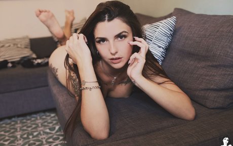 Jjade naked model image