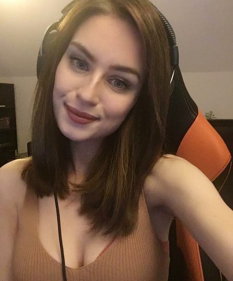 nanilul pornstar naked image