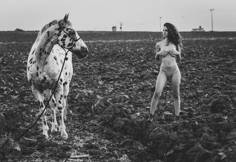 Yael Gayaa pretty star pic