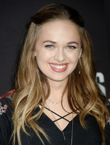 Alyssa Jirrels high quality actress picture