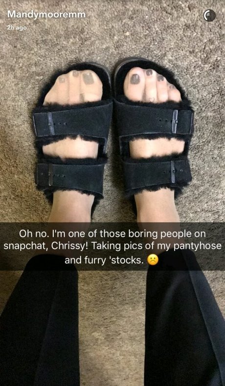 Amanda Leigh Moore exclusive star pics