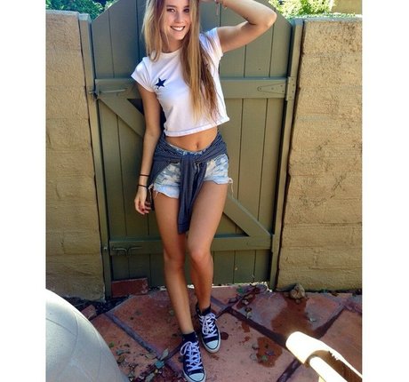 Amber Davis nude actress gallery