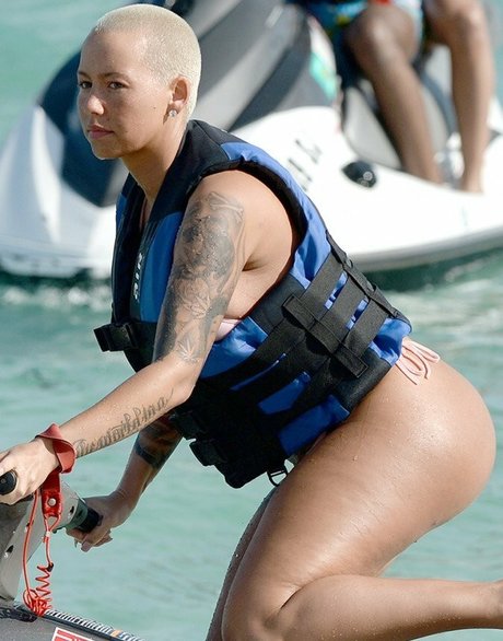 Amber Levonchuck star beautiful photo